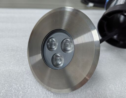 مصابيح حمام سباحة مدعومة بالليل تقدم كفاءة ضوئية 100lmw مصممة لمجموعة درجات الحرارة من 20 °C إلى 45 °C وإضاءة المسبح