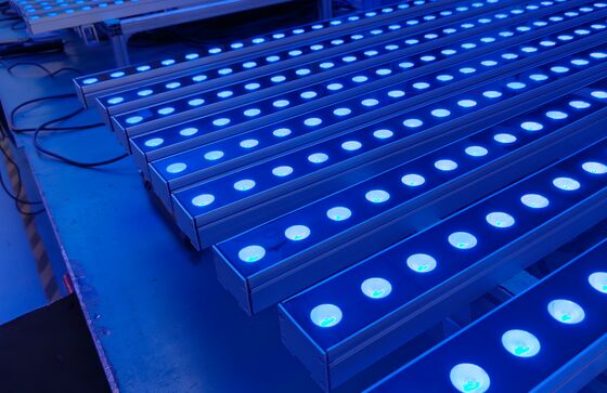 أضواء غاسلة الجدران LED بقدرة 18-48 واط تتميز بوضع التحكم في التشغيل والإيقاف أو DMX512 المناسب لدرجات حرارة التشغيل من -10 درجة مئوية إلى 40 درجة مئوية