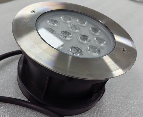 100lmw إضاءة حمام سباحة LED خيارات ألوان RGB أضواء مقاومة للماء مناسبة لكل من إعدادات حمامات السباحة الداخلية والخارجية