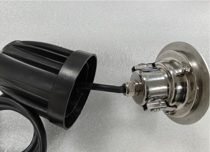 ضوء حمام سباحة RGB LED DC12V الجهد المدخل 100lmw كفاءة الضوء مضيئة مضادة للماء حلول الإضاءة تحت الماء