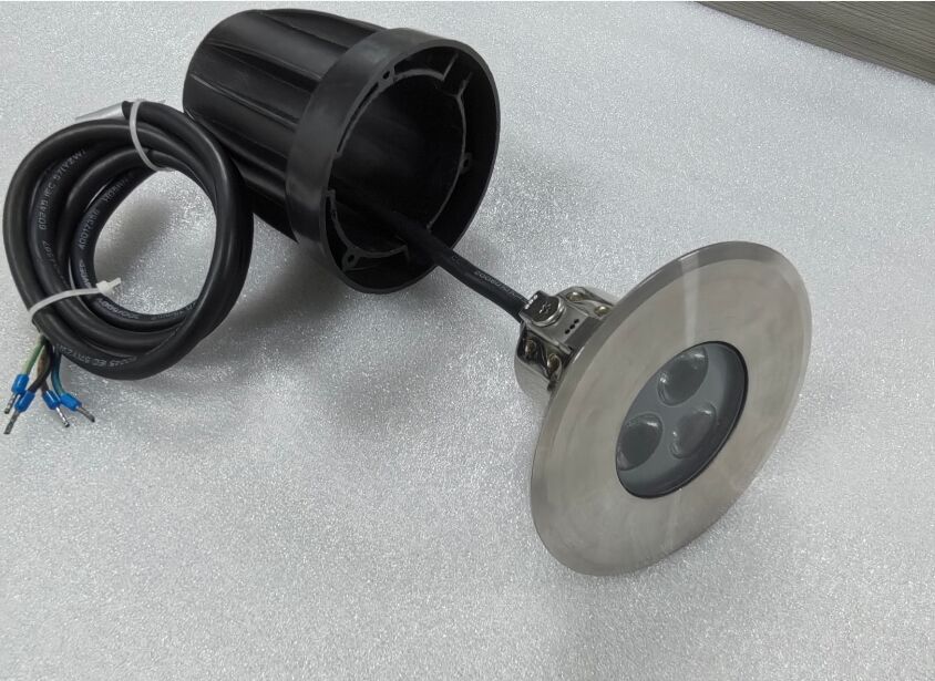 100lmw مصابيح المسبح LED 98mmx88mm حلول الإضاءة الخارجية المقاومة للمياه الدائمة للمسبحات التجارية والسكنية