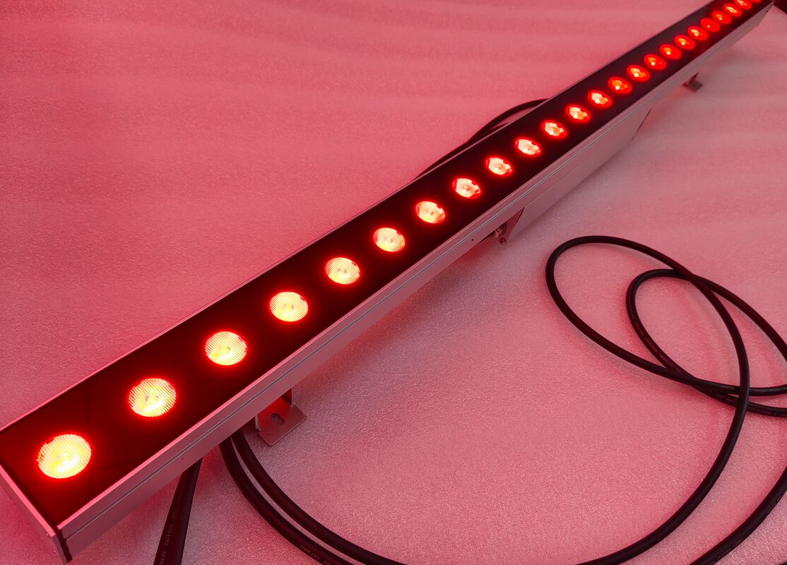 أضواء غاسلة الجدران LED مع وضع التشغيل والإيقاف أو التحكم DMX512 مع 24 قطعة مصدر ضوء LED وهيكل من سبائك الألومنيوم المتينة