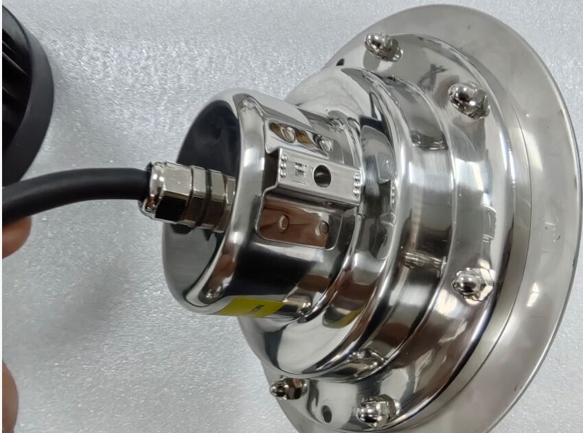 مصابيح LED تحت الماء 100lm / w DC24V إضاءة مضادة للماء طويلة الأمد للمسبحات النافورة والعناصر المائية الزخرفية